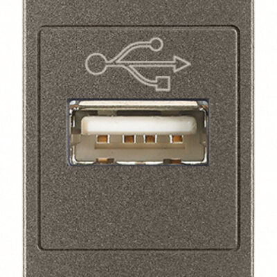 USB utičnica od metala
