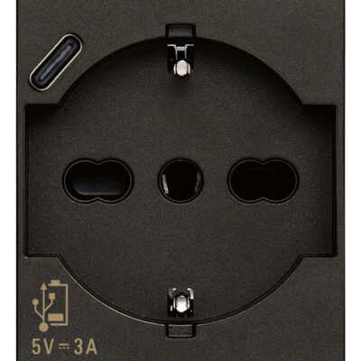 Utičnica 2P+T 16A univerzalna + USB C crna